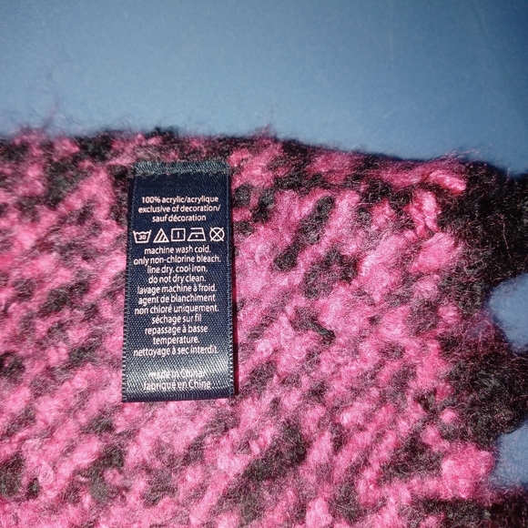 NWOT Victoria's Secret Scarf - Picture 2 of 2